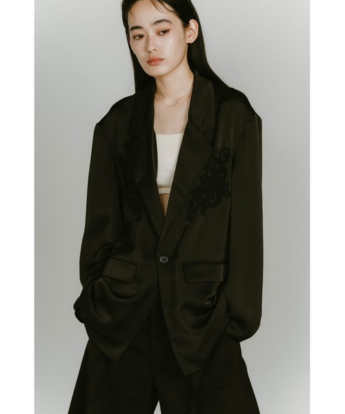 Knuth Marf（クヌースマーフ）の「embroidered satin jacket（テーラードジャケット・レディース・アイボリー/ブラック/モスグリーン・FREE）」の2枚目の写真