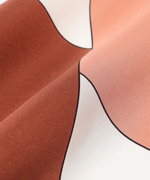 TOMORROWLAND (トゥモローランド)の「Atelier TOMORROWLAND CUBE シルクスカーフ(バンダナ/スカーフ・レディース・グリーン系その他/ブラウン系その他・FREE)」の9枚目の写真