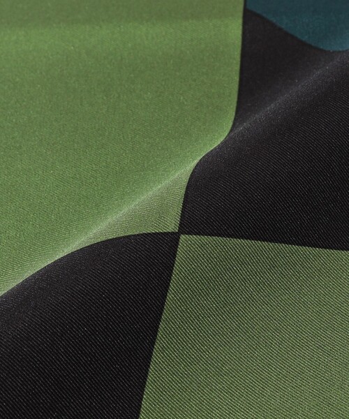 TOMORROWLAND (トゥモローランド)の「Atelier TOMORROWLAND CUBE シルクスカーフ(バンダナ/スカーフ・レディース・グリーン系その他/ブラウン系その他・FREE)」の10枚目の写真