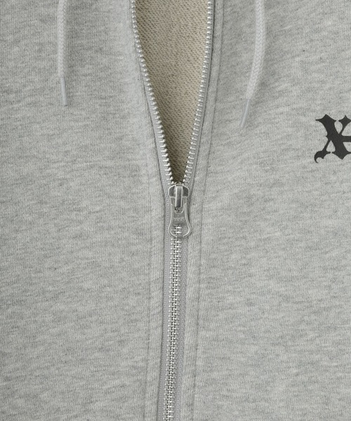 X-girl（エックスガール）の「OLD ENGLISH LOGO ZIP UP SWEAT HOODIE（パーカー・レディース・アッシュ/ブラック/ブラウン・S/M）」の13枚目の写真