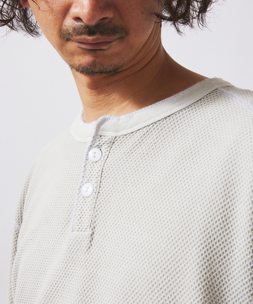 JOURNAL STANDARD relume（ジャーナルスタンダード　レリューム）の「バックピケ ヘンリーネック 3/4 スリーブ（Tシャツ/カットソー・メンズ・ナチュラル/ブラウン/ブラックミックス・MEDIUM/LARGE）」の4枚目の写真