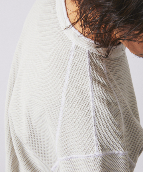 JOURNAL STANDARD relume（ジャーナルスタンダード　レリューム）の「バックピケ ヘンリーネック 3/4 スリーブ（Tシャツ/カットソー・メンズ・ナチュラル/ブラウン/ブラックミックス・MEDIUM/LARGE）」の5枚目の写真