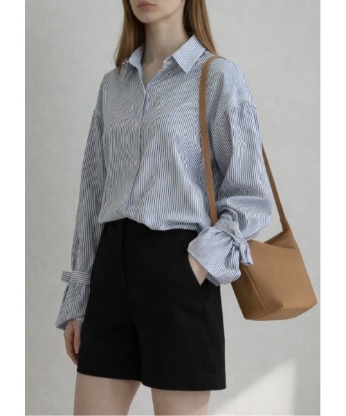 SALTMINT(ソルトミント)の「ボリュームスリーブストライプシャツ(シャツ/ブラウス・レディース・サックスブルー系/ブラック・FREE)」の2枚目の写真