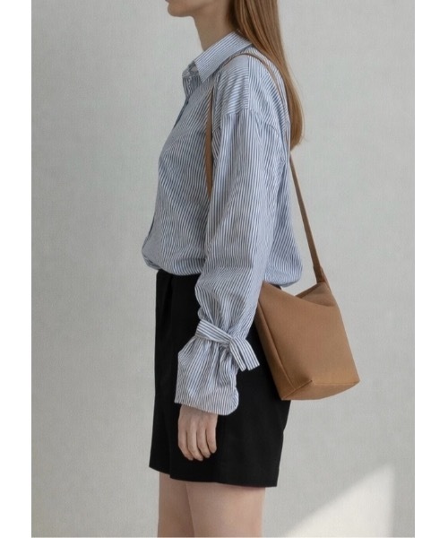 SALTMINT(ソルトミント)の「ボリュームスリーブストライプシャツ(シャツ/ブラウス・レディース・サックスブルー系/ブラック・FREE)」の3枚目の写真