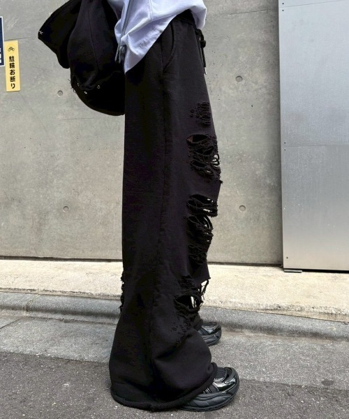 Never mind the XU / Chikashitsu+（ネバーマインド ザ エックスユー / チカシツプラス）の「【nmtc+】damage sweat pants / 【エヌエムティーシープラス】ダメージスウェットパンツ（スウェットパンツ・メンズ・ブラック/グレー・ONE SIZE）」の22枚目の写真