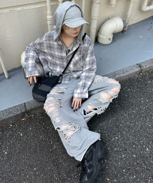 Never mind the XU / Chikashitsu+（ネバーマインド ザ エックスユー / チカシツプラス）の「【nmtc+】damage sweat pants / 【エヌエムティーシープラス】ダメージスウェットパンツ（スウェットパンツ・メンズ・ブラック/グレー・ONE SIZE）」の8枚目の写真