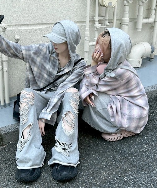 Never mind the XU / Chikashitsu+（ネバーマインド ザ エックスユー / チカシツプラス）の「【nmtc+】damage sweat pants / 【エヌエムティーシープラス】ダメージスウェットパンツ（スウェットパンツ・メンズ・ブラック/グレー・ONE SIZE）」の6枚目の写真