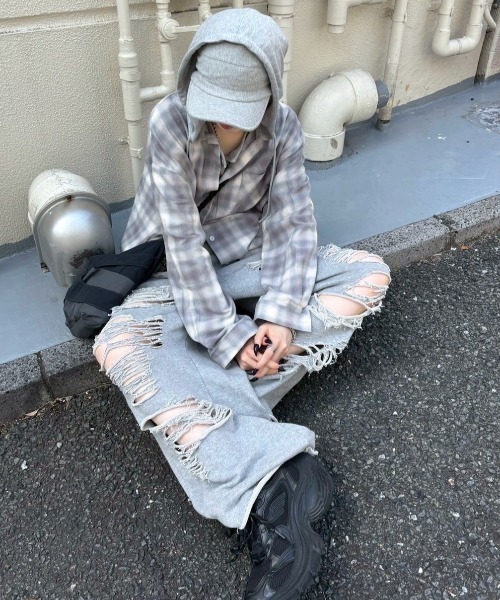 Never mind the XU / Chikashitsu+（ネバーマインド ザ エックスユー / チカシツプラス）の「【nmtc+】damage sweat pants / 【エヌエムティーシープラス】ダメージスウェットパンツ（スウェットパンツ・メンズ・ブラック/グレー・ONE SIZE）」の7枚目の写真