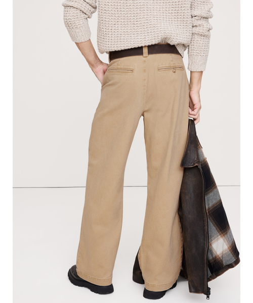 Banana Republic(バナナリパブリック)の「ルーズ ブラッシュド イタリアン チノパンツ(チノパンツ・メンズ・ベージュ・30W 30L/31W 30L/29W 30L/33W 30L/34W 30L/32W 30L/28W 30L)」の3枚目の写真