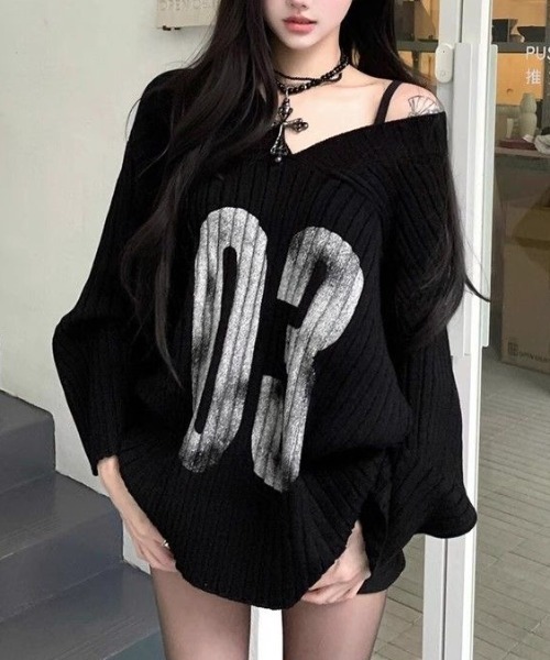 セール】Vネックフロントロゴニットプルオーバー（ニット