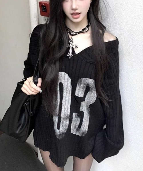 ViViDAY(ビビデー)の「Vネックフロントロゴニットプルオーバー(ニット/セーター・レディース・ブラック・M)」の15枚目の写真