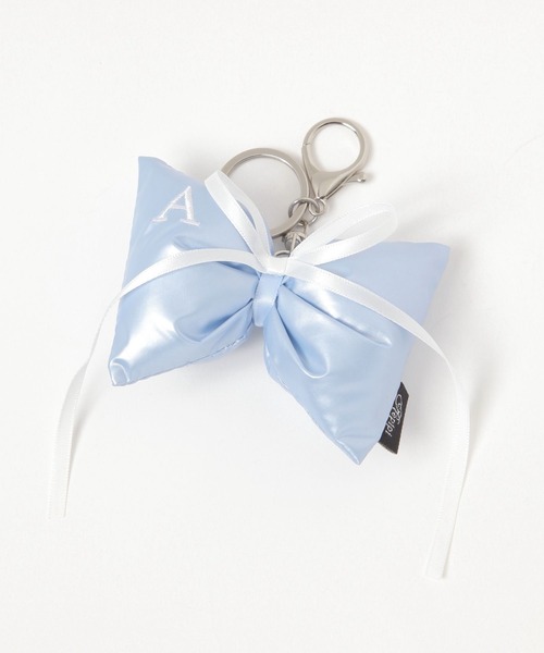 repipi armario（レピピ アルマリオ）の「イニシャルリボンチャーム（チャーム・キッズ・ホワイト系その他2/ブラック系その他/ホワイト系その他/ブラック系その他2/ブルー系その他2/ブルー系その他・ONESIZE）」の5枚目の写真