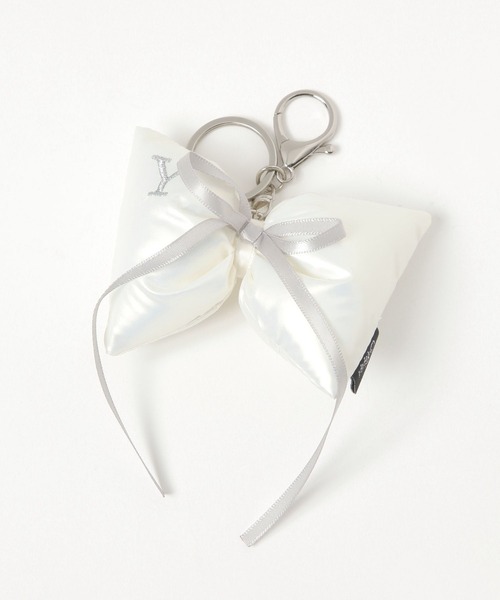 repipi armario（レピピ アルマリオ）の「イニシャルリボンチャーム（チャーム・キッズ・ホワイト系その他2/ブラック系その他/ホワイト系その他/ブラック系その他2/ブルー系その他2/ブルー系その他・ONESIZE）」の2枚目の写真