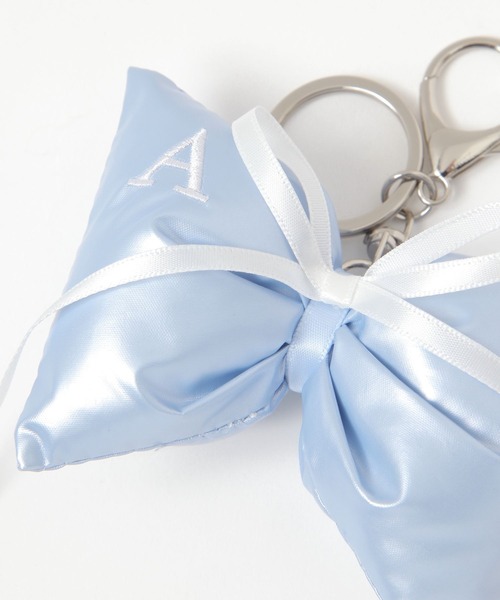 repipi armario（レピピ アルマリオ）の「イニシャルリボンチャーム（チャーム・キッズ・ホワイト系その他2/ブラック系その他/ホワイト系その他/ブラック系その他2/ブルー系その他2/ブルー系その他・ONESIZE）」の8枚目の写真