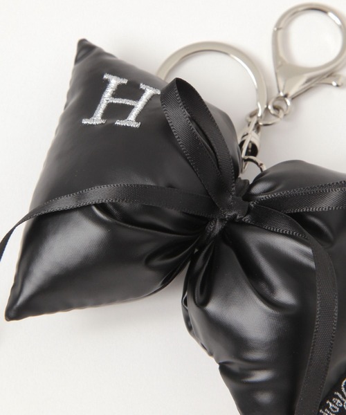 repipi armario（レピピ アルマリオ）の「イニシャルリボンチャーム（チャーム・キッズ・ホワイト系その他2/ブラック系その他/ホワイト系その他/ブラック系その他2/ブルー系その他2/ブルー系その他・ONESIZE）」の9枚目の写真