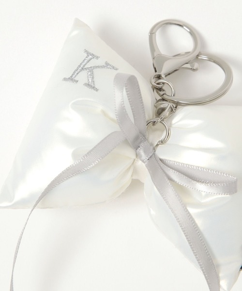 repipi armario（レピピ アルマリオ）の「イニシャルリボンチャーム（チャーム・キッズ・ホワイト系その他2/ブラック系その他/ホワイト系その他/ブラック系その他2/ブルー系その他2/ブルー系その他・ONESIZE）」の10枚目の写真