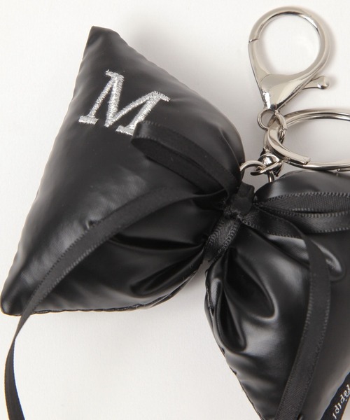 repipi armario（レピピ アルマリオ）の「イニシャルリボンチャーム（チャーム・キッズ・ホワイト系その他2/ブラック系その他/ホワイト系その他/ブラック系その他2/ブルー系その他2/ブルー系その他・ONESIZE）」の11枚目の写真