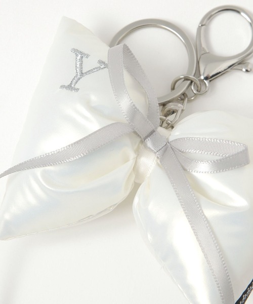repipi armario（レピピ アルマリオ）の「イニシャルリボンチャーム（チャーム・キッズ・ホワイト系その他2/ブラック系その他/ホワイト系その他/ブラック系その他2/ブルー系その他2/ブルー系その他・ONESIZE）」の13枚目の写真