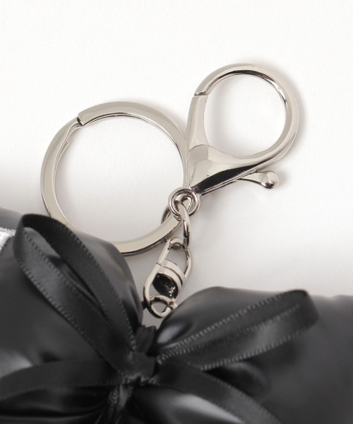 repipi armario（レピピ アルマリオ）の「イニシャルリボンチャーム（チャーム・キッズ・ホワイト系その他2/ブラック系その他/ホワイト系その他/ブラック系その他2/ブルー系その他2/ブルー系その他・ONESIZE）」の14枚目の写真