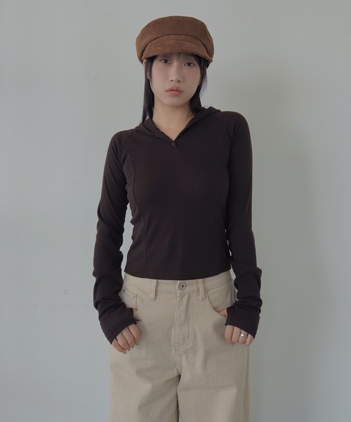 UNE MANSION(ユヌマンション)の「シルバーボタンリブフード長袖Tシャツカットソー(Tシャツ/カットソー・レディース・ブラウン/アイボリー/ブラック/チャコールグレー・FREE)」の4枚目の写真