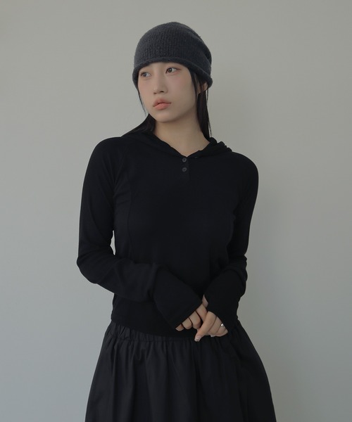 UNE MANSION(ユヌマンション)の「シルバーボタンリブフード長袖Tシャツカットソー(Tシャツ/カットソー・レディース・ブラウン/アイボリー/ブラック/チャコールグレー・FREE)」の13枚目の写真