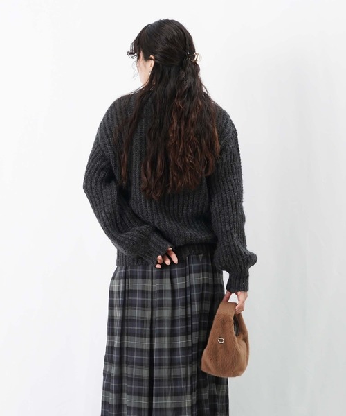 LUCA/LADY LUCK LUCA（ルカ/レディラックルカ）の「LC/LLL シャギー短丈ニットプルオーバー（ニット/セーター・レディース・ピンク/ベージュ/ブラック/ライトブルー・FREE）」の15枚目の写真