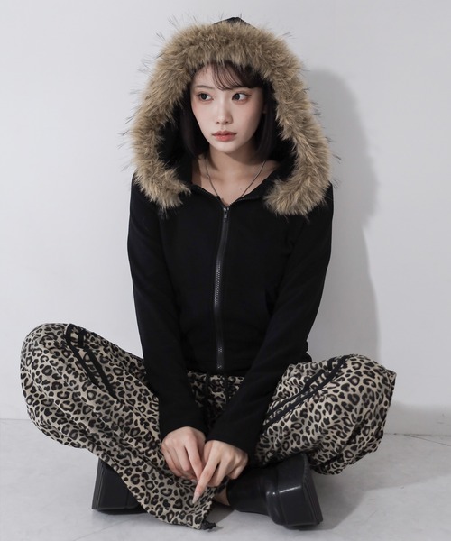 me+em select(ミームセレクト)の「【 2color 】フェイクファーフーディジップアップパーカー / fake fur hooded zipup hoodie(パーカー・レディース・ブラック/ホワイト・FREE)」の11枚目の写真