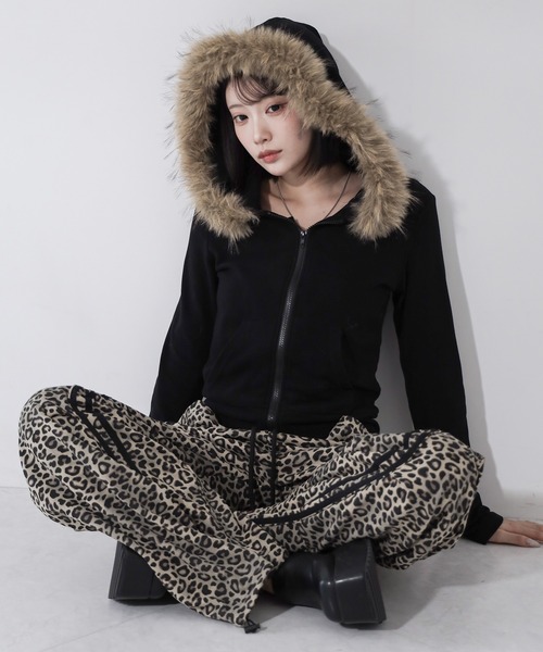 me+em select(ミームセレクト)の「【 2color 】フェイクファーフーディジップアップパーカー / fake fur hooded zipup hoodie(パーカー・レディース・ブラック/ホワイト・FREE)」の12枚目の写真
