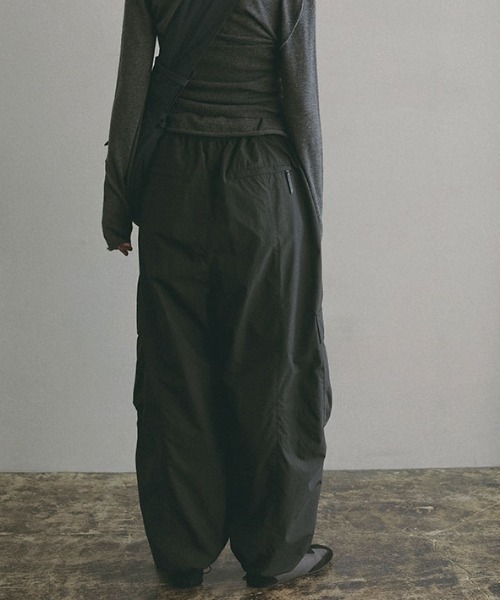 ETRE TOKYO(エトレトウキョウ)の「Marmot×ETRE TOKYO PERTEXパラシュートパンツ(その他パンツ・レディース・ブラック/オフホワイト・S/M)」の7枚目の写真