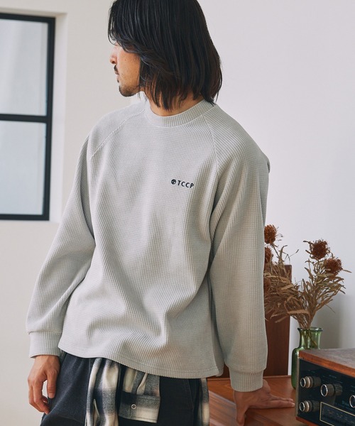 THE CRAFT CREW PRODUCTS（ザクラフトクループロダクツ）の「モールワッフル ビッグシルエット ラグランスリーブクルーネックスウェット / アンチピリング【THE CRAFT CREW PRODUCTS】（スウェット・メンズ・グレー/アイボリー/ブラック/チェリーレッド/ダークネイビー/ダークブラウン・L/M/S）」の3枚目の写真