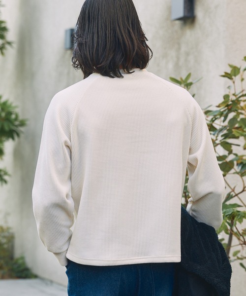 THE CRAFT CREW PRODUCTS（ザクラフトクループロダクツ）の「モールワッフル ビッグシルエット ラグランスリーブクルーネックスウェット / アンチピリング【THE CRAFT CREW PRODUCTS】（スウェット・メンズ・グレー/アイボリー/ブラック/チェリーレッド/ダークネイビー/ダークブラウン・L/M/S）」の15枚目の写真