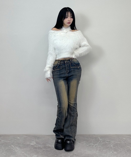 FOLLOWIN（フォロウィン）の「スタッズ＆サイドアイレットウォッシングフレアデニムパンツ（デニムパンツ・レディース・ブルー・MEDIUM/SMALL/LARGE）」の3枚目の写真