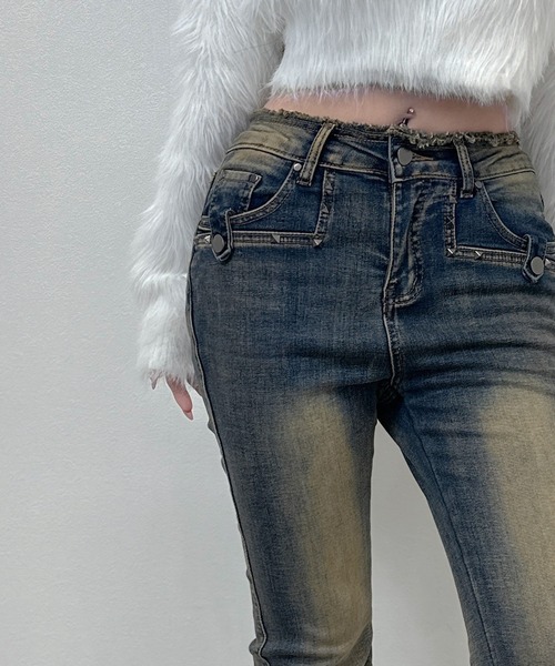 FOLLOWIN（フォロウィン）の「スタッズ＆サイドアイレットウォッシングフレアデニムパンツ（デニムパンツ・レディース・ブルー・MEDIUM/SMALL/LARGE）」の10枚目の写真