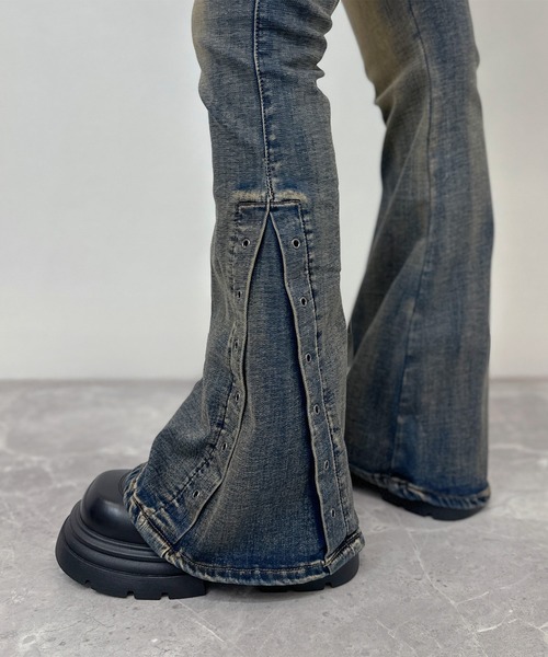 FOLLOWIN（フォロウィン）の「スタッズ＆サイドアイレットウォッシングフレアデニムパンツ（デニムパンツ・レディース・ブルー・MEDIUM/SMALL/LARGE）」の13枚目の写真