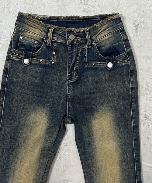 FOLLOWIN（フォロウィン）の「スタッズ＆サイドアイレットウォッシングフレアデニムパンツ（デニムパンツ・レディース・ブルー・MEDIUM/SMALL/LARGE）」の16枚目の写真