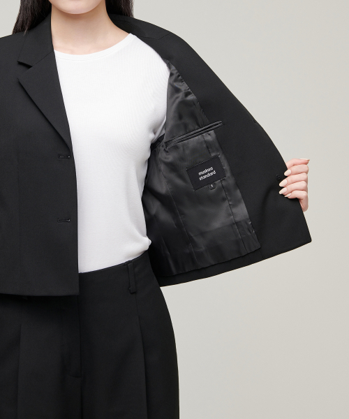 MUSINSA STANDARD WOMAN（ムシンサスタンダードウーマン）の「レディースクロップドブレザー[ブラック]（テーラードジャケット・レディース・その他・SMALL/MEDIUM/X-SMALL/LARGE）」の22枚目の写真