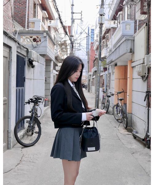 MUSINSA STANDARD WOMAN（ムシンサスタンダードウーマン）の「レディースクロップドブレザー[ブラック]（テーラードジャケット・レディース・その他・SMALL/MEDIUM/X-SMALL/LARGE）」の4枚目の写真