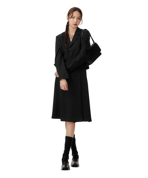 MUSINSA STANDARD WOMAN（ムシンサスタンダードウーマン）の「レディースクロップドブレザー[ブラック]（テーラードジャケット・レディース・その他・SMALL/MEDIUM/X-SMALL/LARGE）」の3枚目の写真