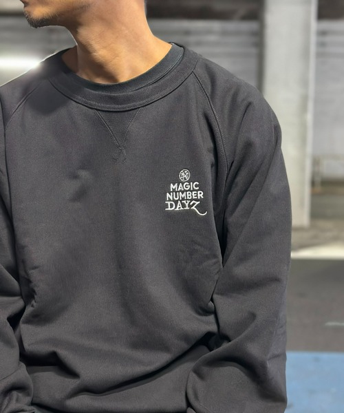 MAGIC NUMBER（マジック ナンバー）の「【MAGIC NUMBER】MAGIC NUMBER × DAYZ STOCKDAYZ RETRO RAGLAN CREW SWEAT( ONLINE LIMITED )（スウェット・メンズ・ブラック/グレー・MEDIUM/LARGE）」の5枚目の写真