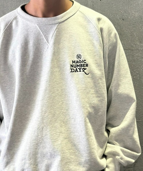 MAGIC NUMBER（マジック ナンバー）の「【MAGIC NUMBER】MAGIC NUMBER × DAYZ STOCKDAYZ RETRO RAGLAN CREW SWEAT( ONLINE LIMITED )（スウェット・メンズ・ブラック/グレー・MEDIUM/LARGE）」の7枚目の写真