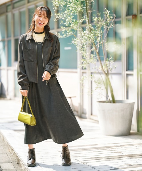 BELLUNA PLUS(ベルーナ)の「麻調ジャケット×キャミワンピアンサンブル(ワンピース・レディース・チャコール/ネイビー/グレイッシュベージュ・MEDIUM/LARGE/X-LARGE)」の1枚目の写真
