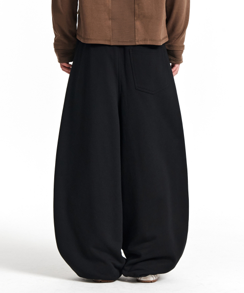 KICHUL（キチョル）の「EASIER BALLOON SWEAT PANTS (BLACK)（その他パンツ・レディース・その他・SMALL/MEDIUM/LARGE/X-SMALL）」の3枚目の写真