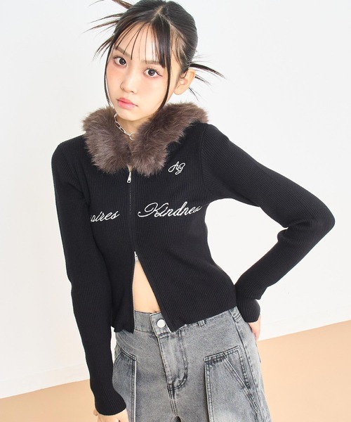 ANAP GiRL(アナップガール)の「ファー付 ニット ダブル ジップパーカー(パーカー・キッズ・ホワイト/ブラウン/ブラック・S/XS/M)」の3枚目の写真