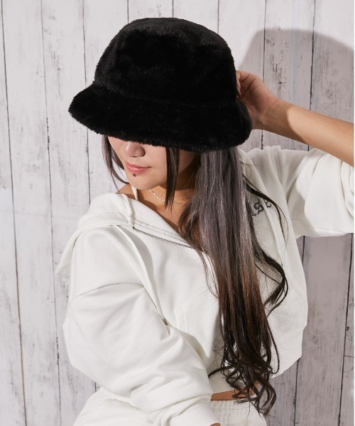 GORGE(ゴージ)の「《ふわもこファー×やわらかシルエット》冬コーデを惹き立てるバケットハット◎(ハット・レディース・ブラック/レオパード・F)」の1枚目の写真