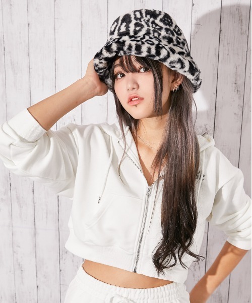 GORGE(ゴージ)の「《ふわもこファー×やわらかシルエット》冬コーデを惹き立てるバケットハット◎(ハット・レディース・ブラック/レオパード・F)」の3枚目の写真