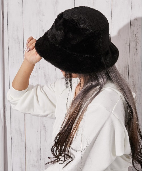 GORGE(ゴージ)の「《ふわもこファー×やわらかシルエット》冬コーデを惹き立てるバケットハット◎(ハット・レディース・ブラック/レオパード・F)」の5枚目の写真