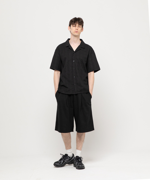 CHAMBROS（チャンブロス）の「ポイントロゴエンボスワンタックスウェットショートパンツバミューダパンツ[ブラック]（その他パンツ・レディース・その他・MEDIUM/LARGE/X-LARGE）」の2枚目の写真