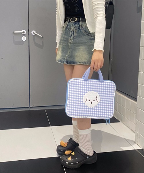 pyornim（ピョルニム）の「【26年春夏新作】ギンガムチェックわんちゃん くまちゃんワンポイントPCバッグ（PC・タブレットケース・レディース・ブラック/ブラウン/グリーン/ブルー/グレー・F）」の15枚目の写真