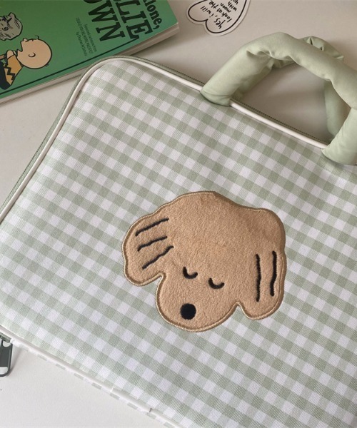 pyornim（ピョルニム）の「【26年春夏新作】ギンガムチェックわんちゃん くまちゃんワンポイントPCバッグ（PC・タブレットケース・レディース・ブラック/ブラウン/グリーン/ブルー/グレー・F）」の16枚目の写真