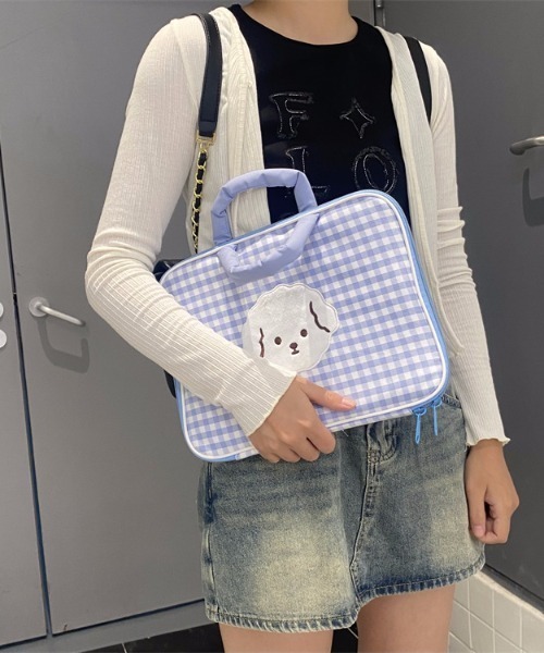 pyornim（ピョルニム）の「【26年春夏新作】ギンガムチェックわんちゃん くまちゃんワンポイントPCバッグ（PC・タブレットケース・レディース・ブラック/ブラウン/グリーン/ブルー/グレー・F）」の14枚目の写真